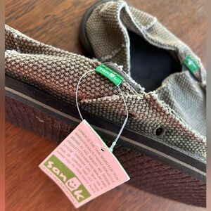 Sanuk Textured Brown Tweed Vagabond Slip-Ons, 6. Happy U tread Black sole.